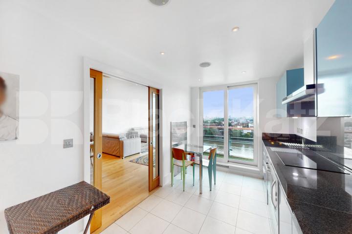 Stunning 3 bed 3 bath overlooking the Thames Flagstaff House St George Wharf, Vauxhall
